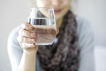 الفوائد الصحية لشرب الماء تجعلك تكثرين منه