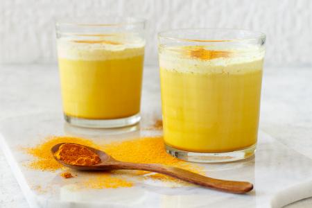 فوائد شرب الكركم على الريق