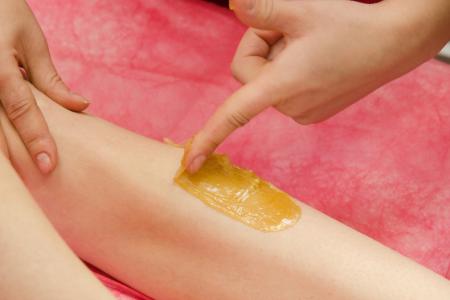 طريقة عمل الحلاوة في المنزل لإزالة الشعر للبشرة الحساسة