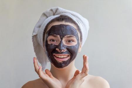 فوائد قناع الفحم للبشرة
