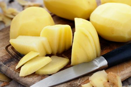 طرق حفظ البطاطس بعد تقشيرها