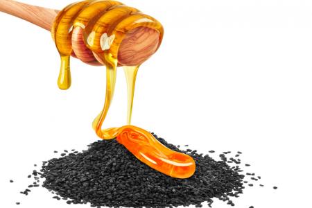 فوائد الحبة السوداء مع العسل