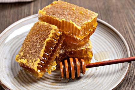 فوائد شمع العسل الصحية