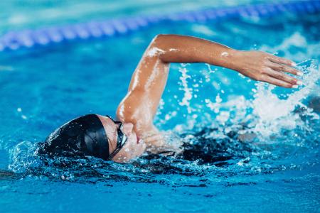 فوائد ممارسة السباحة للجسم