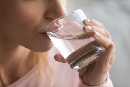 أهمية شرب الماء في الصباح