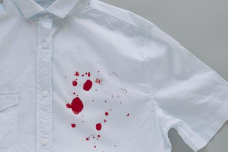 إزالة بقع الدم من الملابس