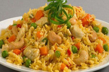 أرز أصفر بالدجاج والخضروات