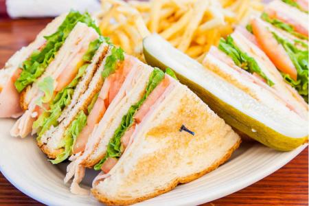 ﻛﻠﻮب ﺳﺎﻧﺪﻭﻳﺶ