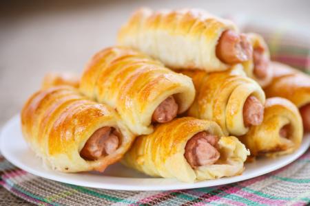 فطائر بف باستري بالسجق