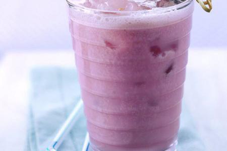 مخفوق التوت مع البرتقال