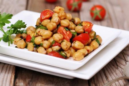 سلطة الحمص المسلوق