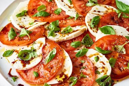 سلطة كابريزي Caprese الإيطالية