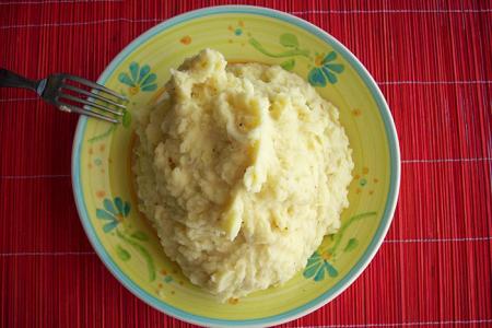 البطاطا المهروسة مع مرق الدجاج