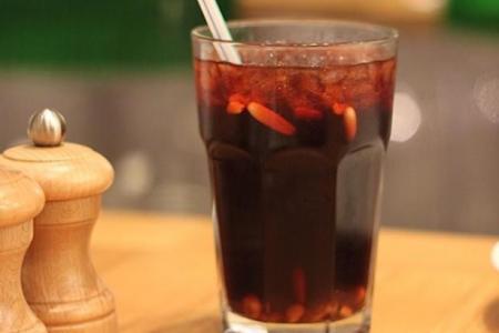 مشروب الجلاب بالصنوبر