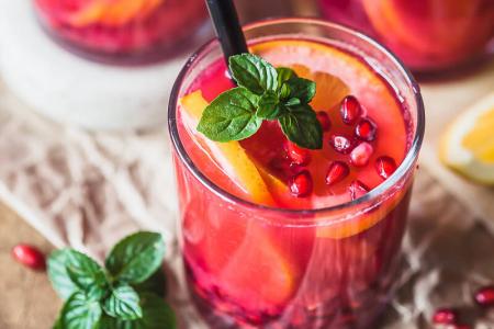 عصير البرتقال والرمان