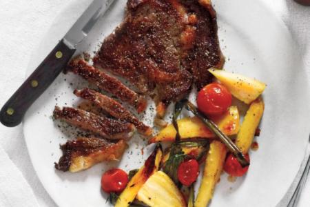ستيك لحم مشوي بخل التفاح