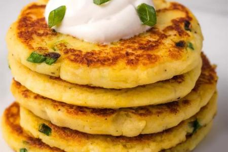 بان كيك البطاطس مع البصل