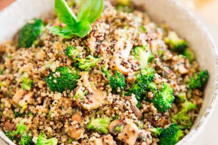 الكينوا المطبوخة مع الخضار