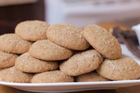 كوكيز بالدبس والكاجو