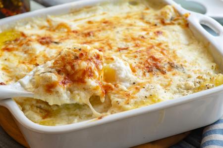 الدجاج والبطاطا مع البشاميل على الطريقة التركية