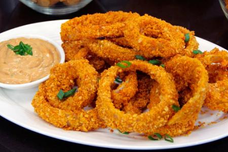 حلقات البصل المشوية في الفرن