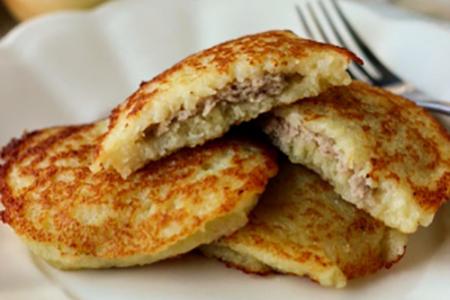 فطيرة بان كيك باللحم المفروم