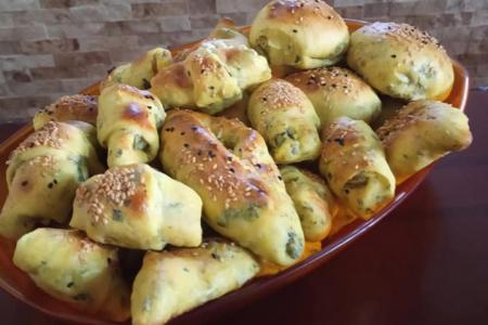 طريقة عمل فطائر الزعتر الأخضر