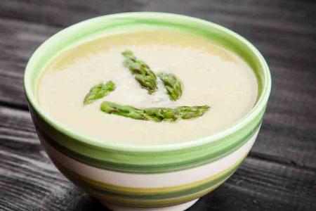 طريقة عمل شوربة الهليون بالكريمة