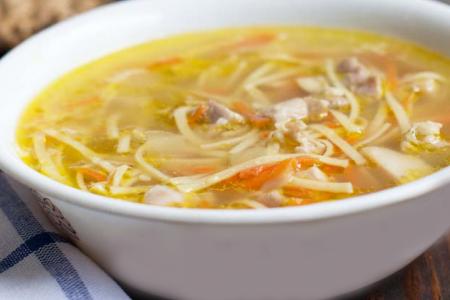 شوربة الشعرية بالجزر