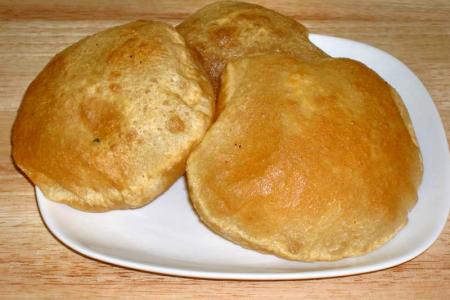 خبز البوري الهندي