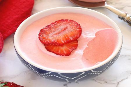 طريقة عمل موس الفراولة